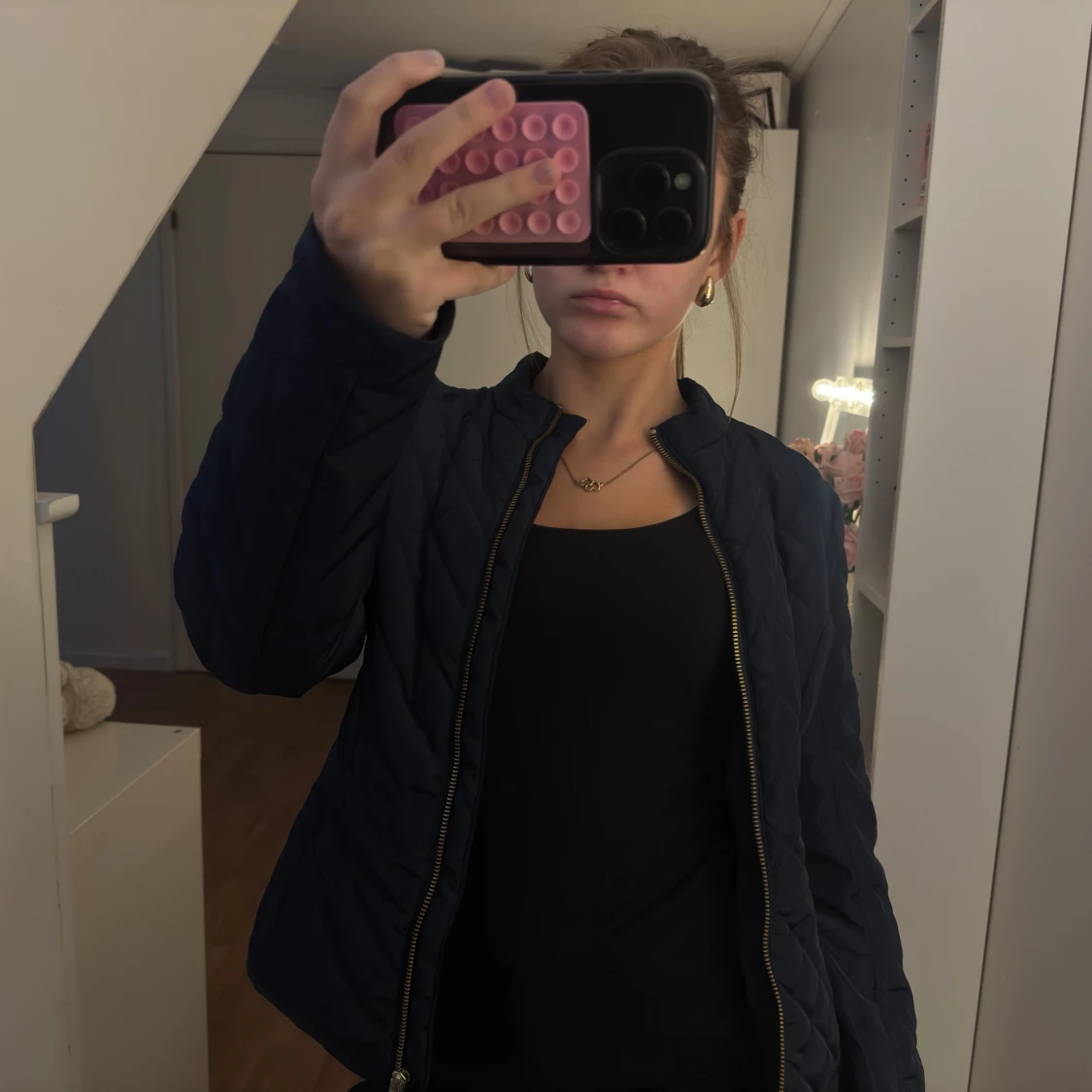 Mörkblå quiltad jacka med dragkedja - 3