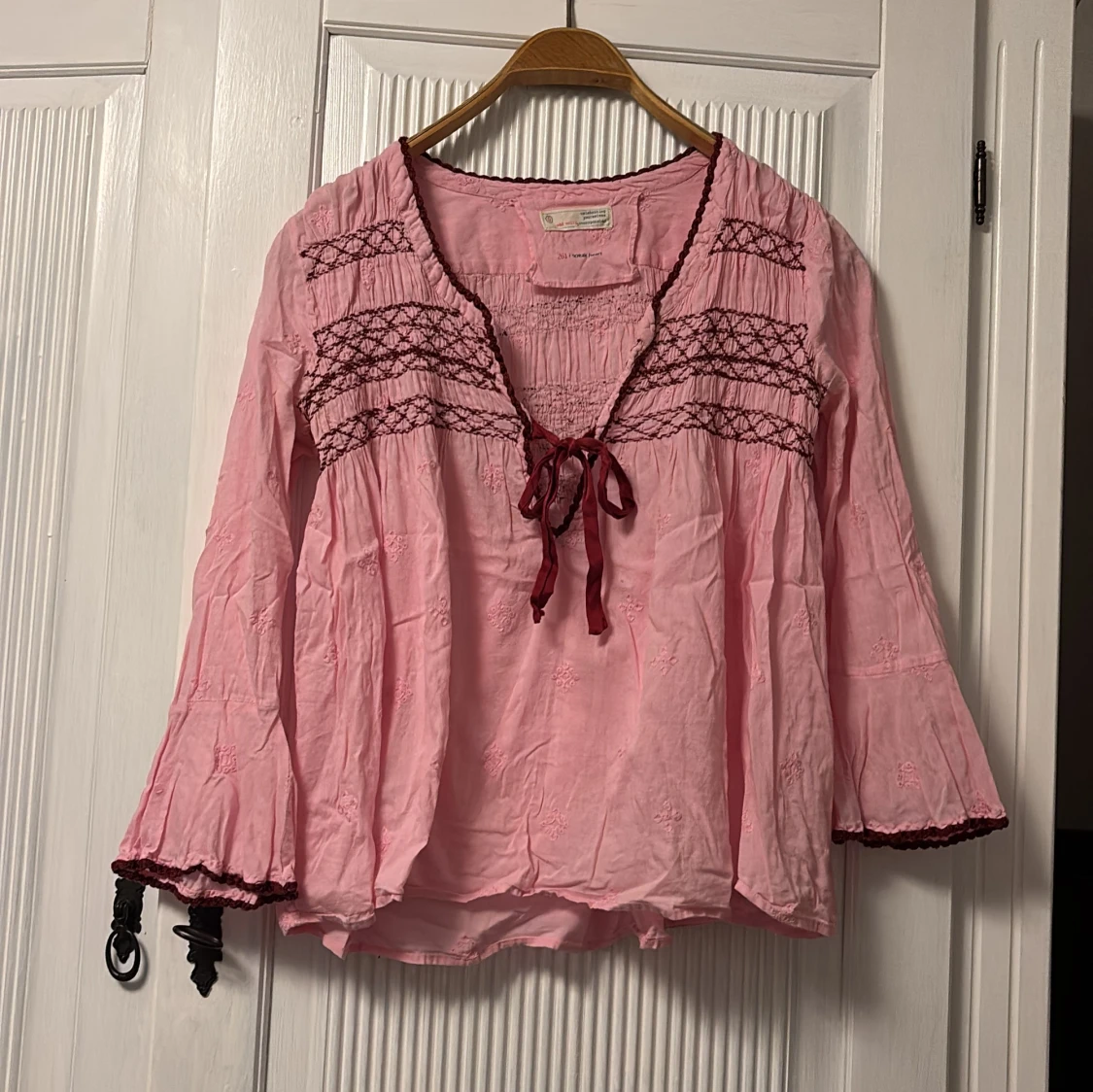 Rosa Odd Molly blus med broderi