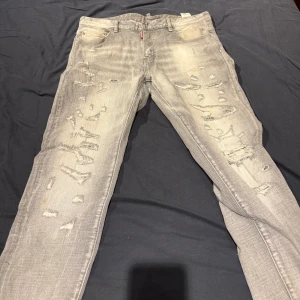 Dsquared2 Jeans - Bra skick inga skador, skriv för funderingar eller fler bilder 