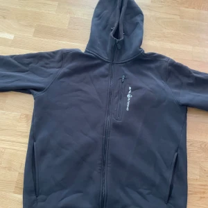 Sail racing tröja L storlek  - Den är lite skrynklig men jag ska stryka den och den är i nästan helt ny skick har använt de typ 5 gånger.