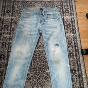 Dondup george - Säljer riktigt feta dondup jeans i storlek 30 passar dig som går för laidback eller grisch stilen riktigt feta bästa pris på hela Plick så de är bara att klicka hem De är lite uppsydda o klippt okej skick Dm vid frågor