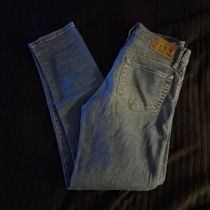 Blå jeans från Polo Ralph Lauren - Väldigt snygga jeans från Ralph lauren som nya.W29 L30