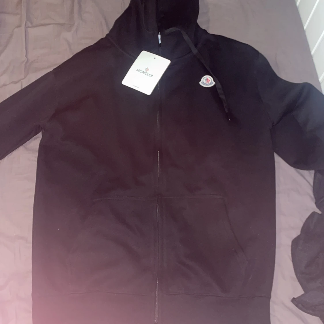 Svart hoodie från Moncler med dragkedja