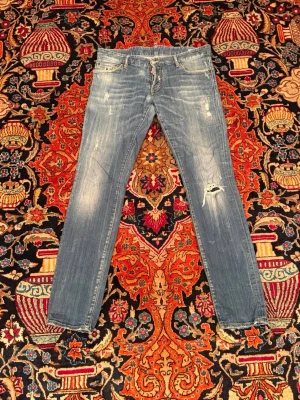 Dsquared2 jeans 👖  - Nu säljer jag dessa feta Dsquared 2 jeans 👖 jag säljer dom för endast 959kr nypris 5599kr Mvh CH 