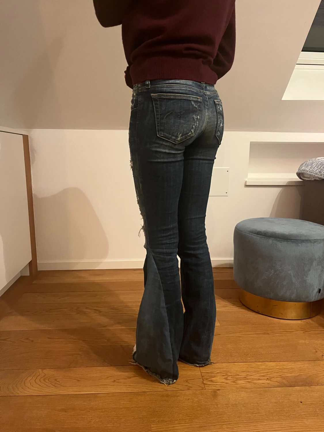 Mörkblå bootcut jeans med slitningar - 2
