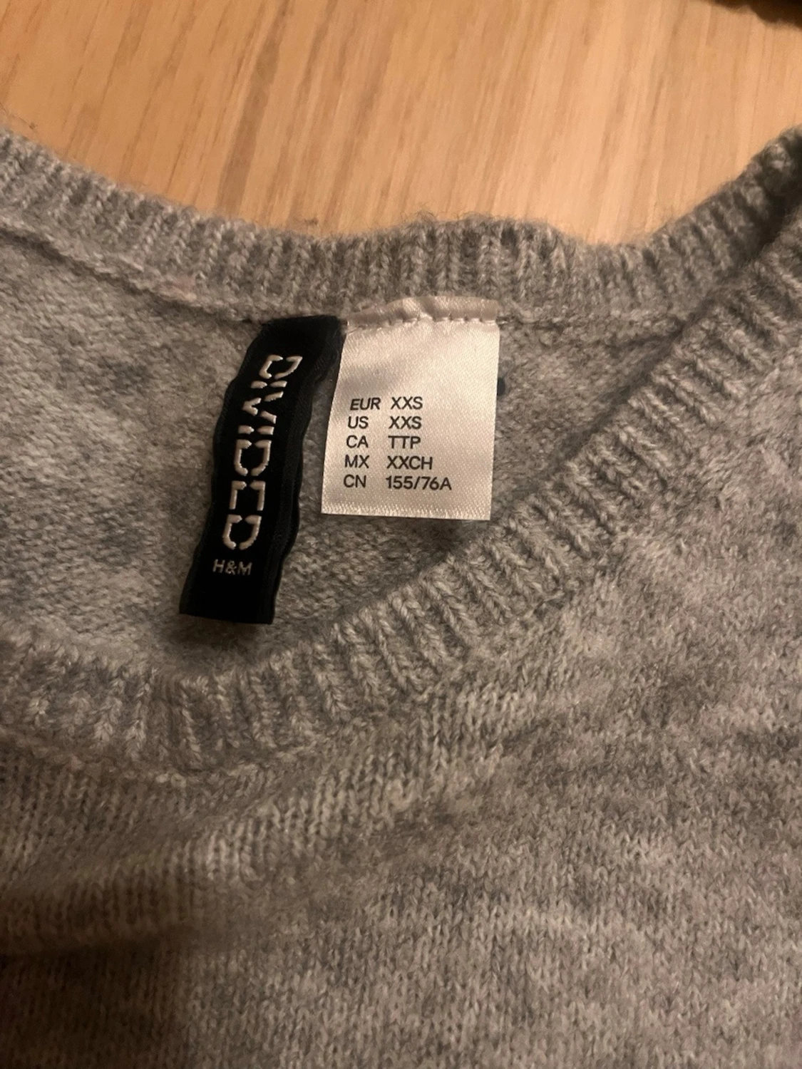 Grå stickad topp från H&M Divided - 1