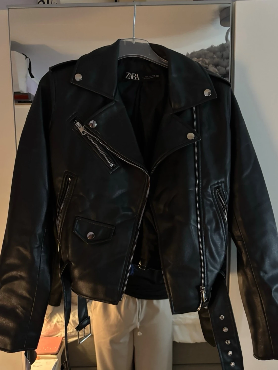 Svart skinnjacka från Zara