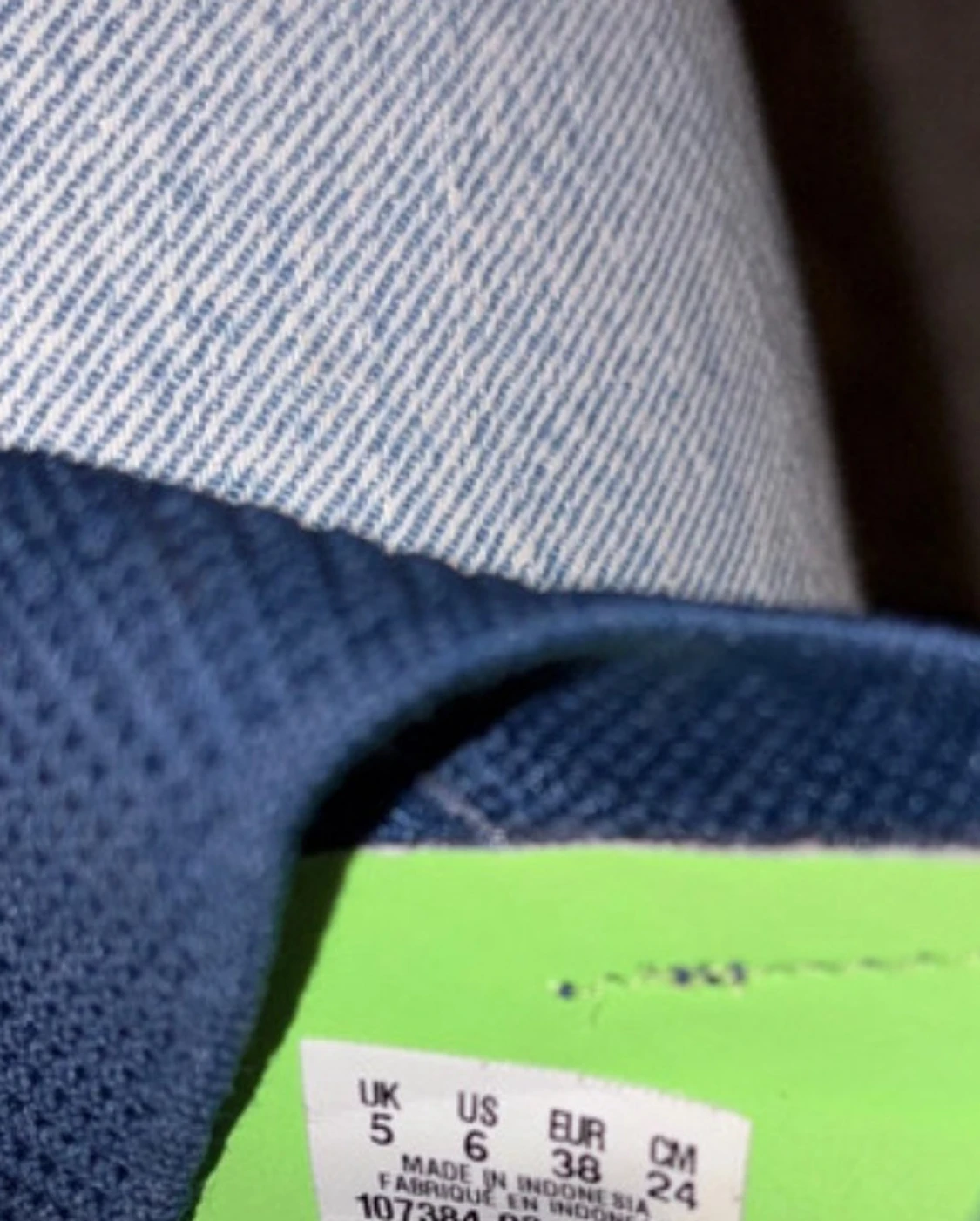 Mörkblå fotbollsskor från Puma strl 38 - 2