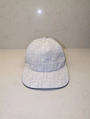 Fendi keps - Helt ny Fendi monogram keps, storlek S-L, dustbags samt tags medföljer 