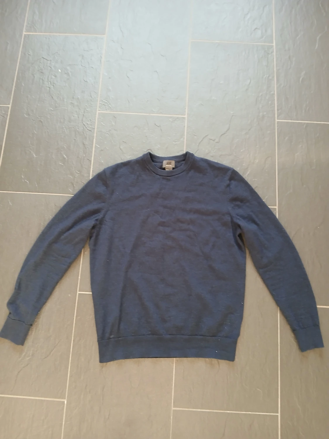 Mörkblå merinoullströja från H&M