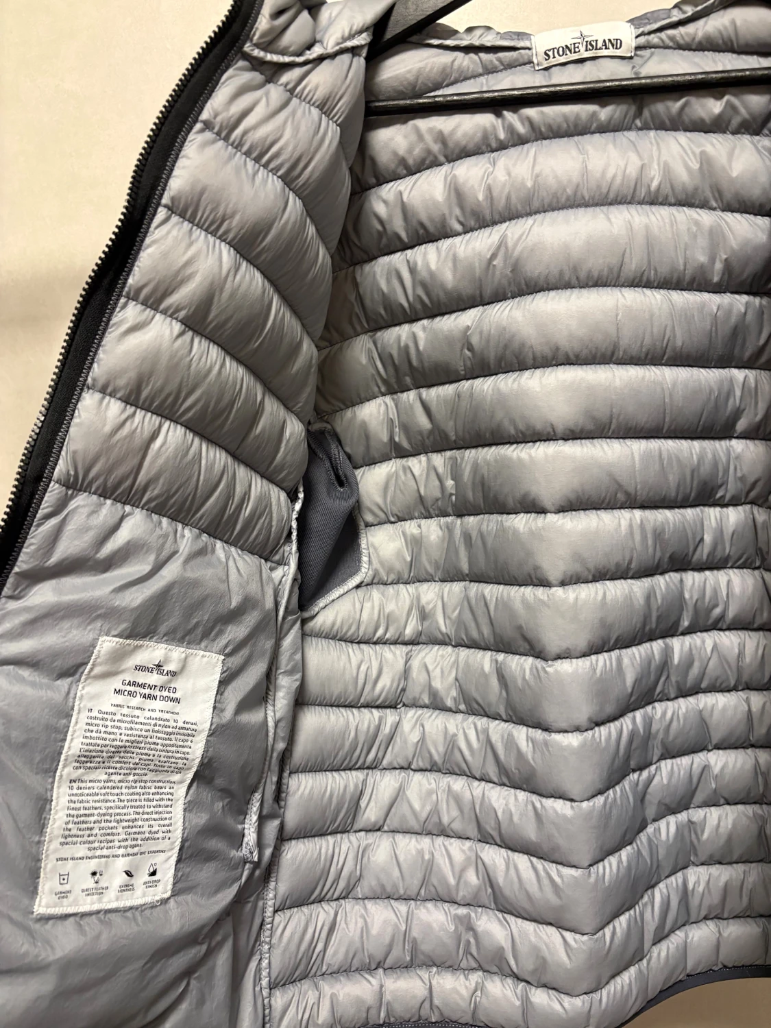 Grå dunjacka Stone Island med huva - 3