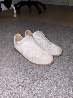 Margiela Gats - Riktigt feta margiela Gats, skorna är använda men har mycket liv kvar i sig. Skorna är A-kopior, så inte äkta men är identiska.
