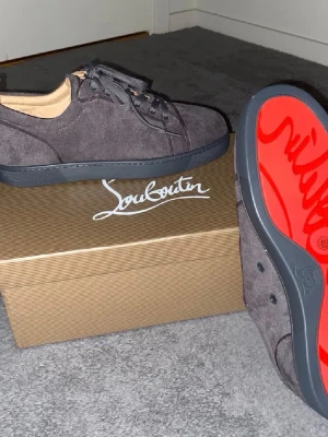 louboutin skor - storlek 42 aldrig använt.