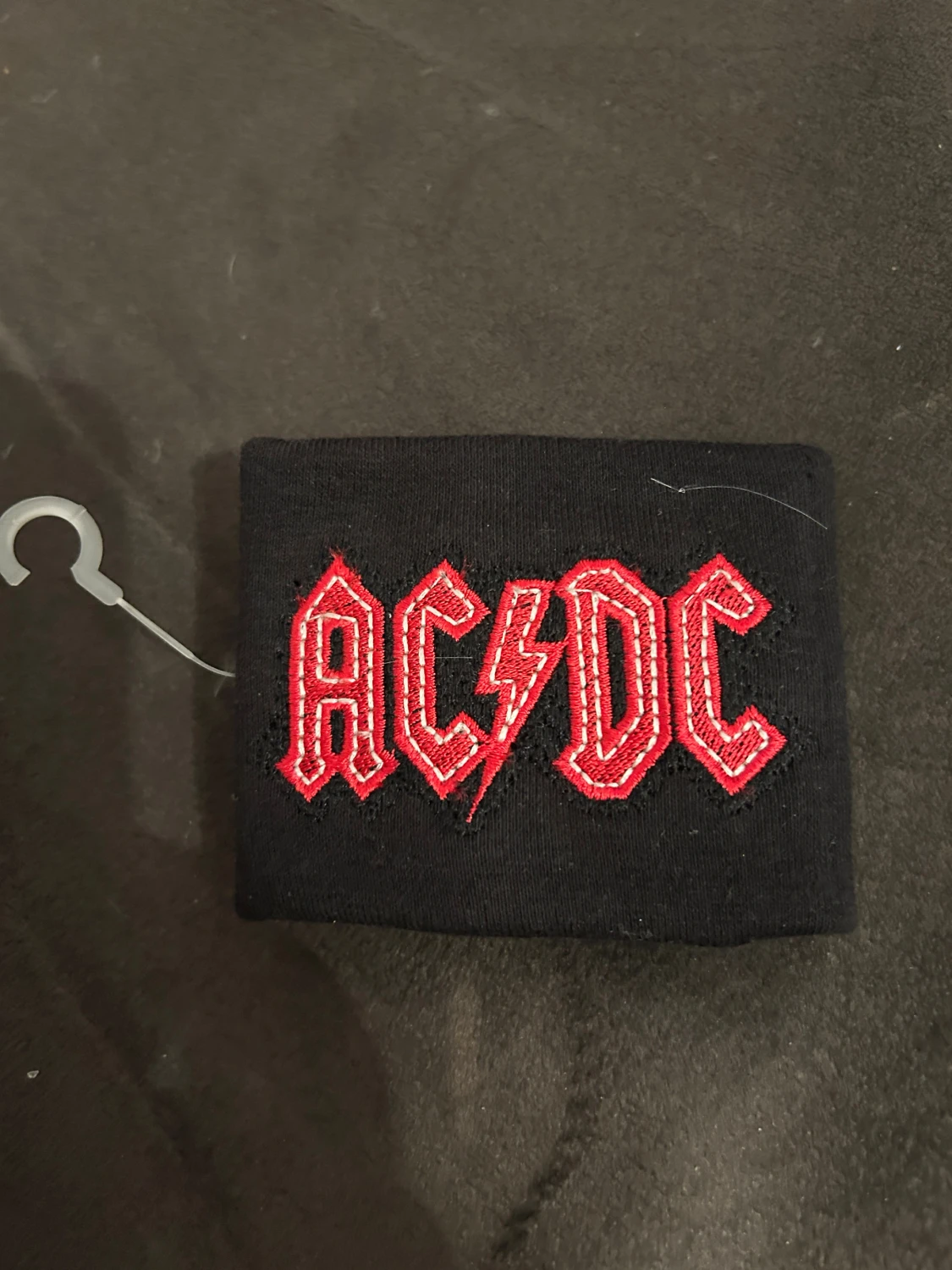 ACDC svettband med broderad text