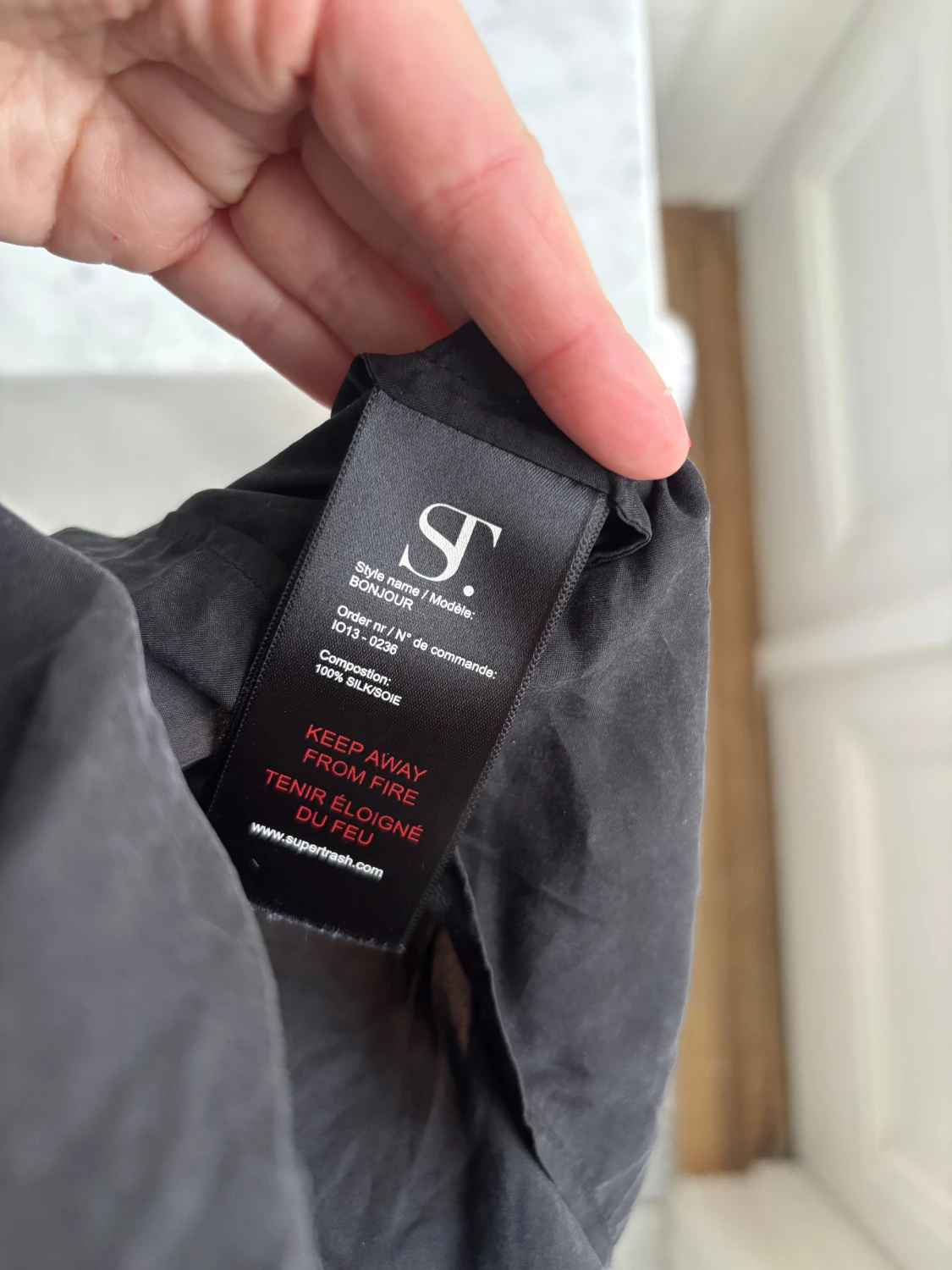 Svart sidenblus 100% silke/siden  - 6