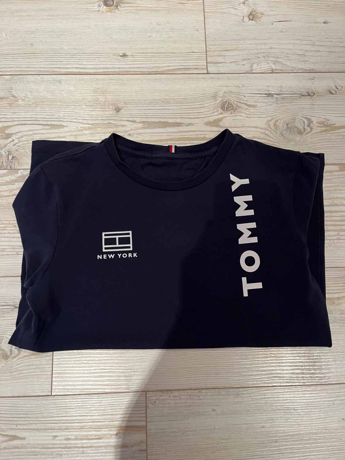 Mörkblå Tommy Hilfiger t-shirt