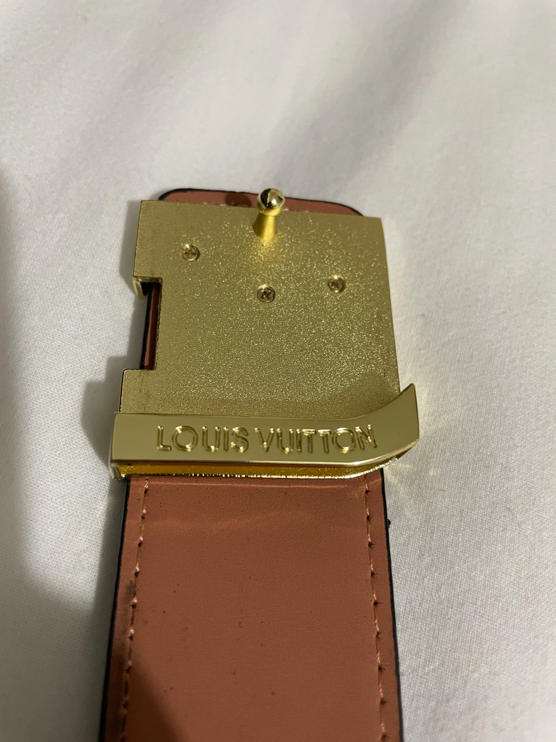 svart skinnbälte med guldspänne - 3