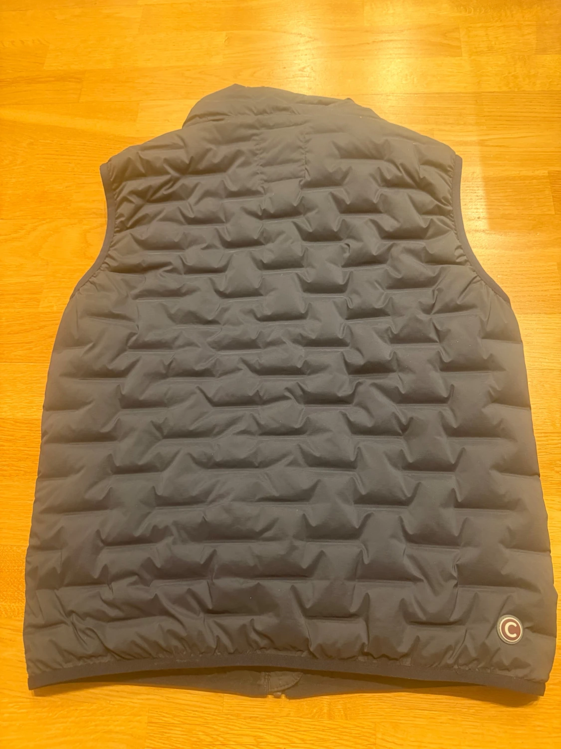 Mörkblå quiltad dunväst från Colmar - 2