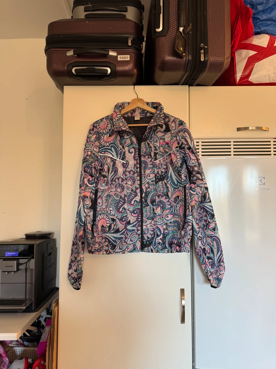 Mönstrad vindjacka från Odd Molly