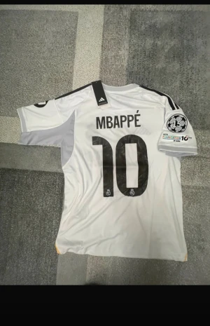  Mbappé tröja -  Mbappé tröja fint nummer tio Storleken M