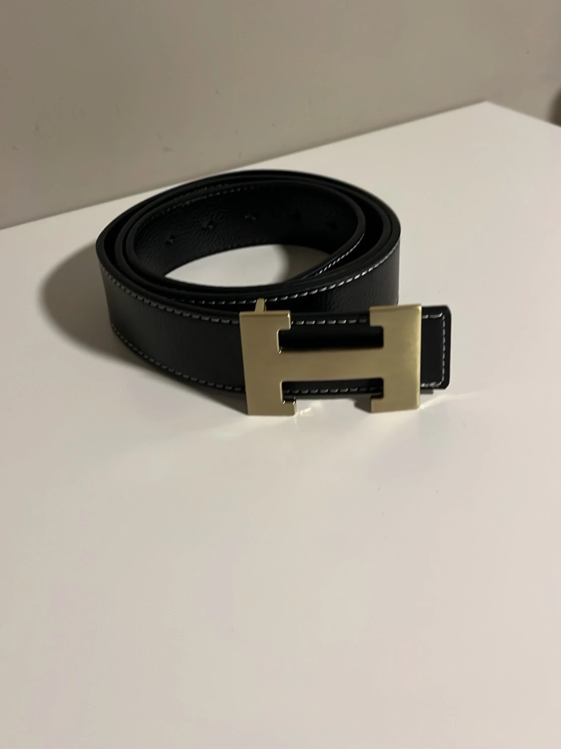 Svart skärp med H-spänne - 1