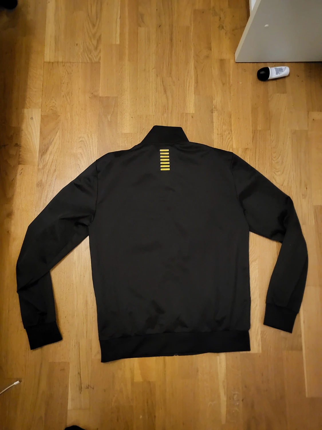 Svart EA7 ziptröja med gul logga - 1