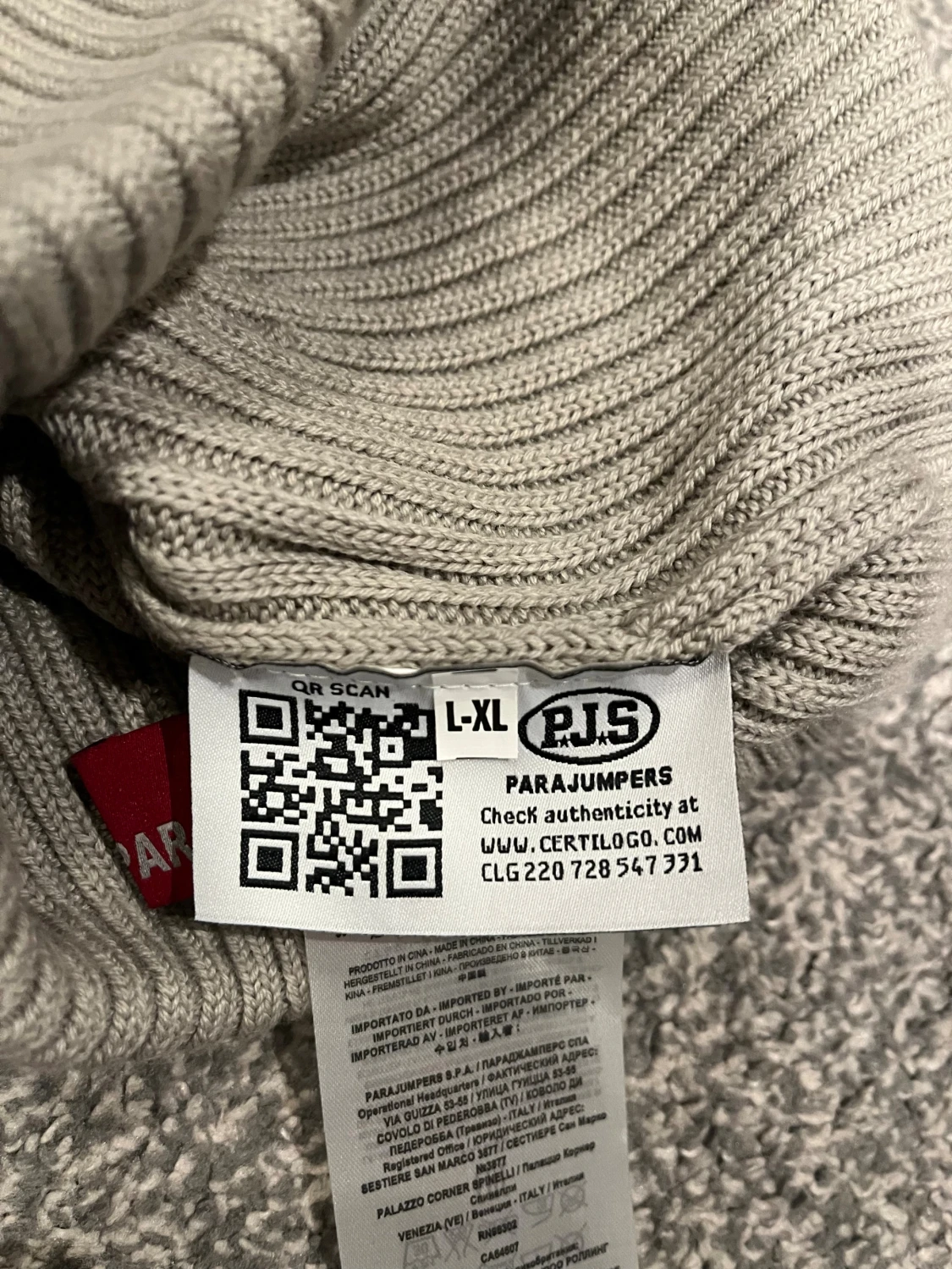 Grå ribbad mössa från Parajumpers - 2