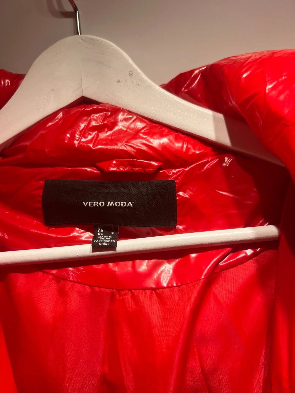 Röd pufferjacka från Vero Moda - 1