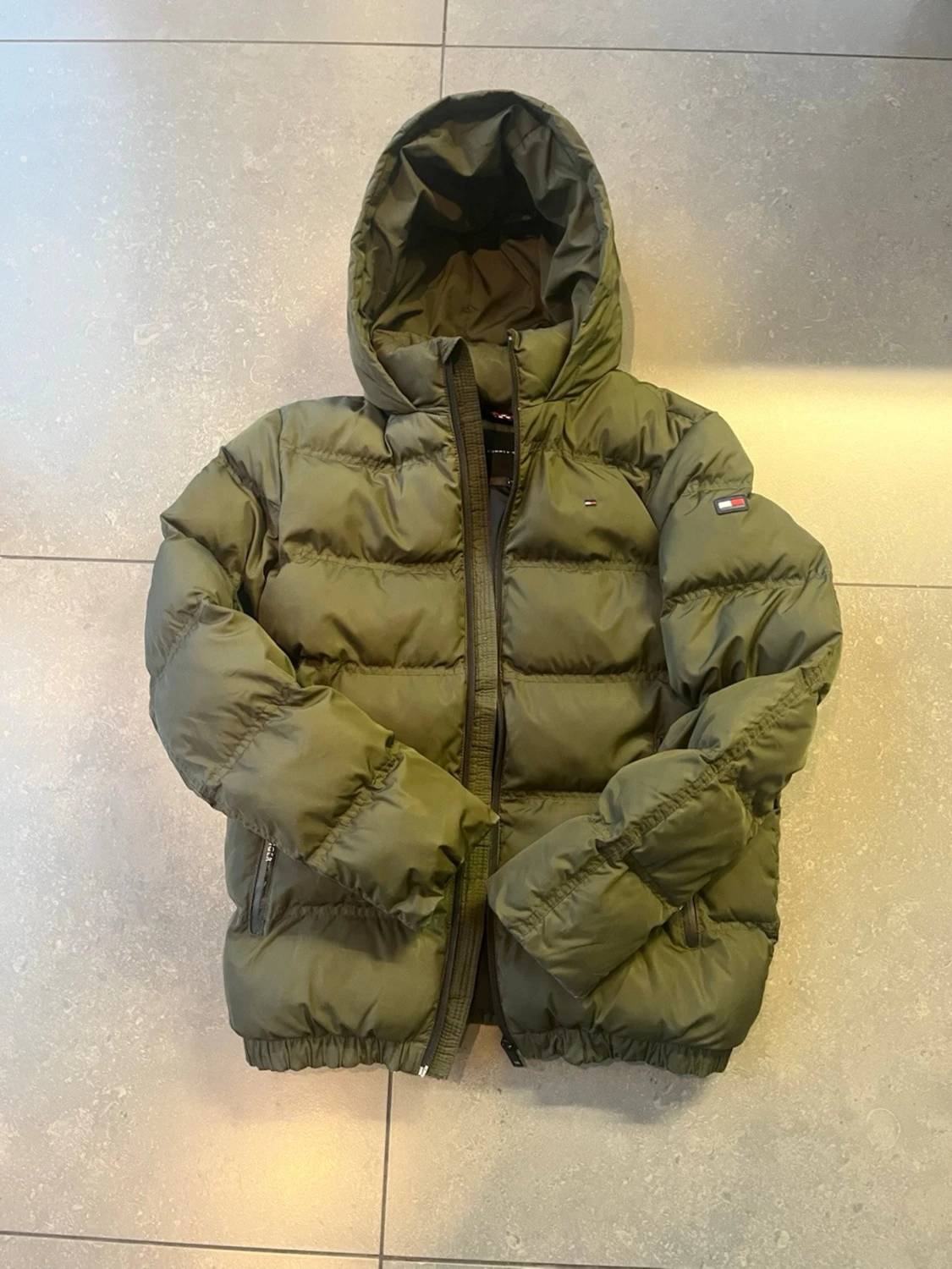 Olivgrön pufferjacka Tommy Hilfiger - 1