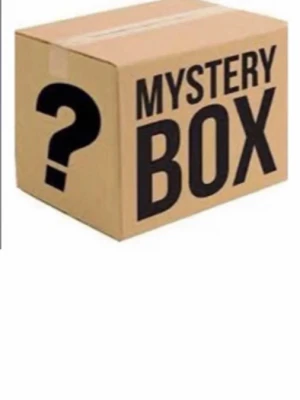 Mystery Box stone Island  - Mystery Box! Innehållet är en stone Island tröja hoodie sweetshirt random plag random färg och storlek plaggen är hellt nya