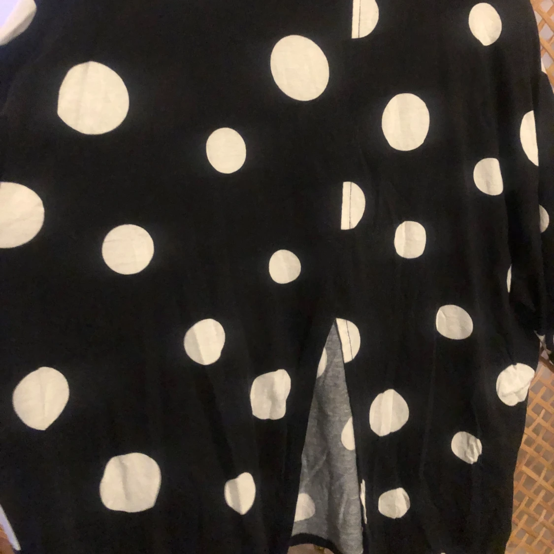 Svart prickig blus från monki  - 1