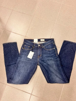 Mörkblå jeansbyxor från Tiger of Sweden, W29 L32 - Helt nya tiger of Sweden jeans som har ord pris ungefär 1200kr
