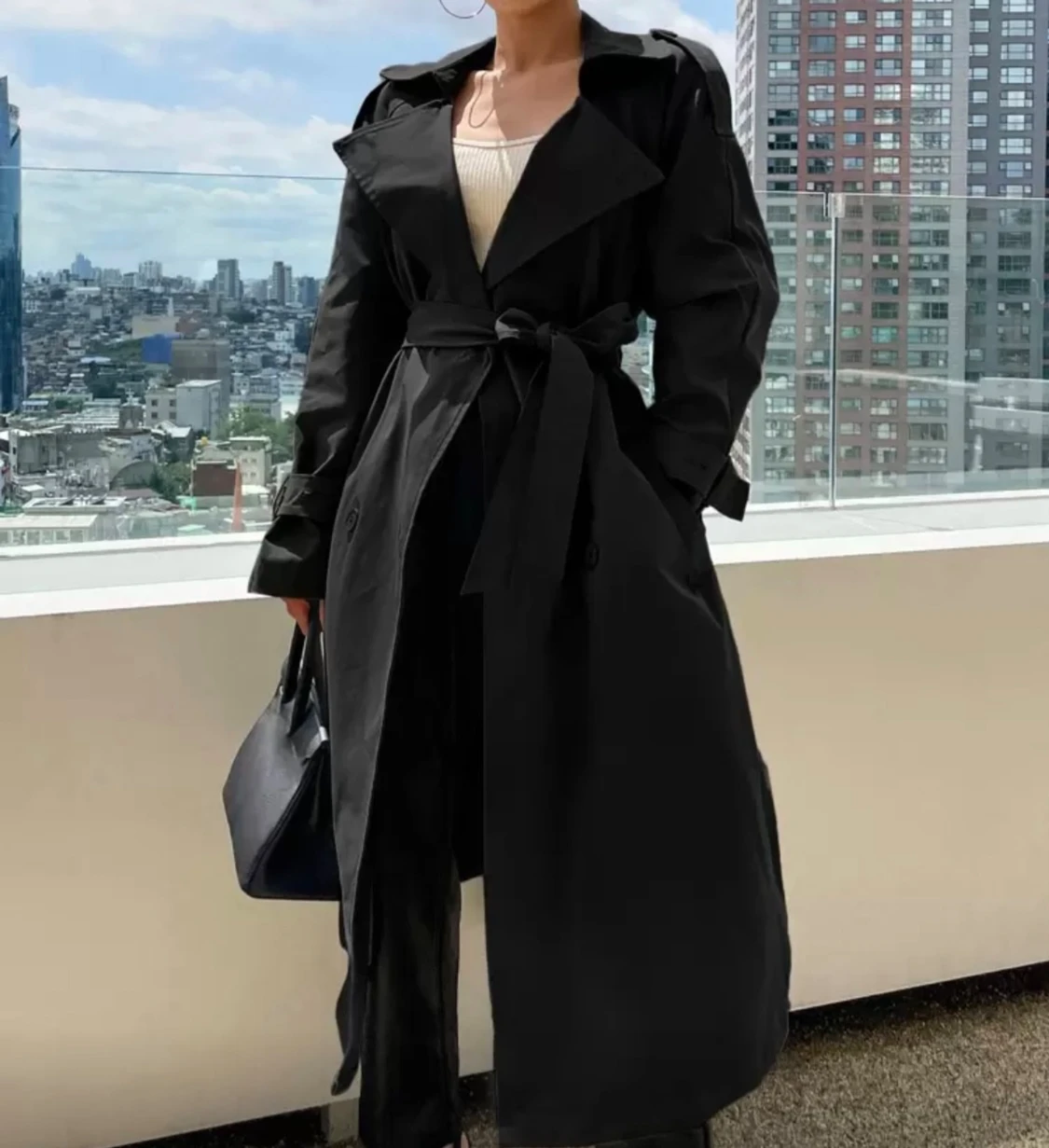 Svart trenchcoat med bälte - 1