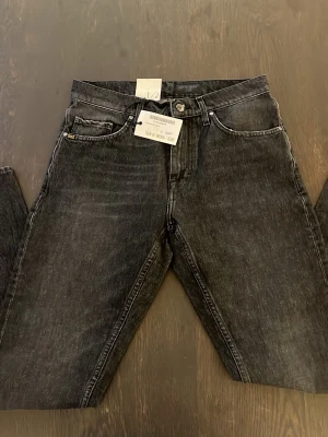 Svarta jeans Tiger of Sweden - Helt nya tiger of Sweden jeans som kostar normal 1200kr modellen är pistolero