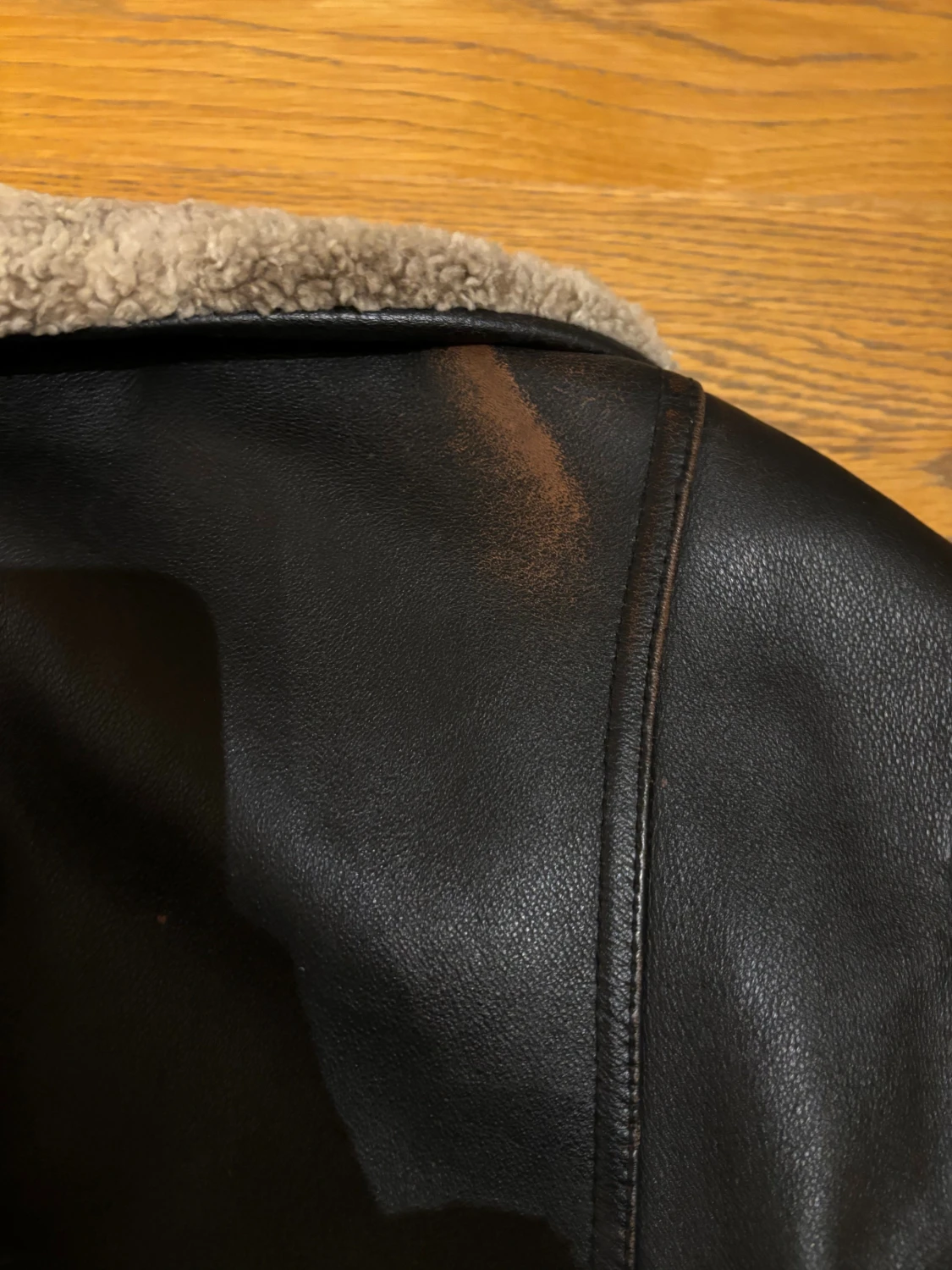 Svart skinnjacka med teddykrage - 3