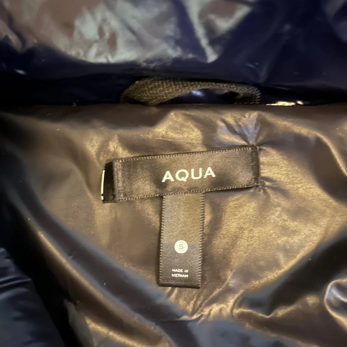 Mörkblå pufferjacka med huva från Aqua - 2