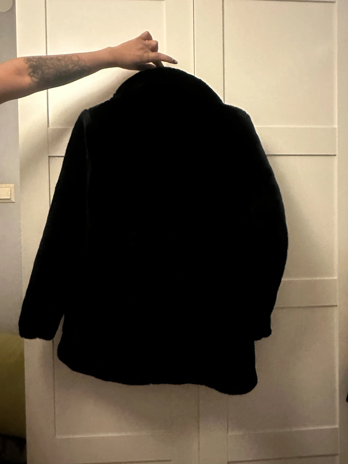 Svart pälsjacka från H&M strl 34 - 1