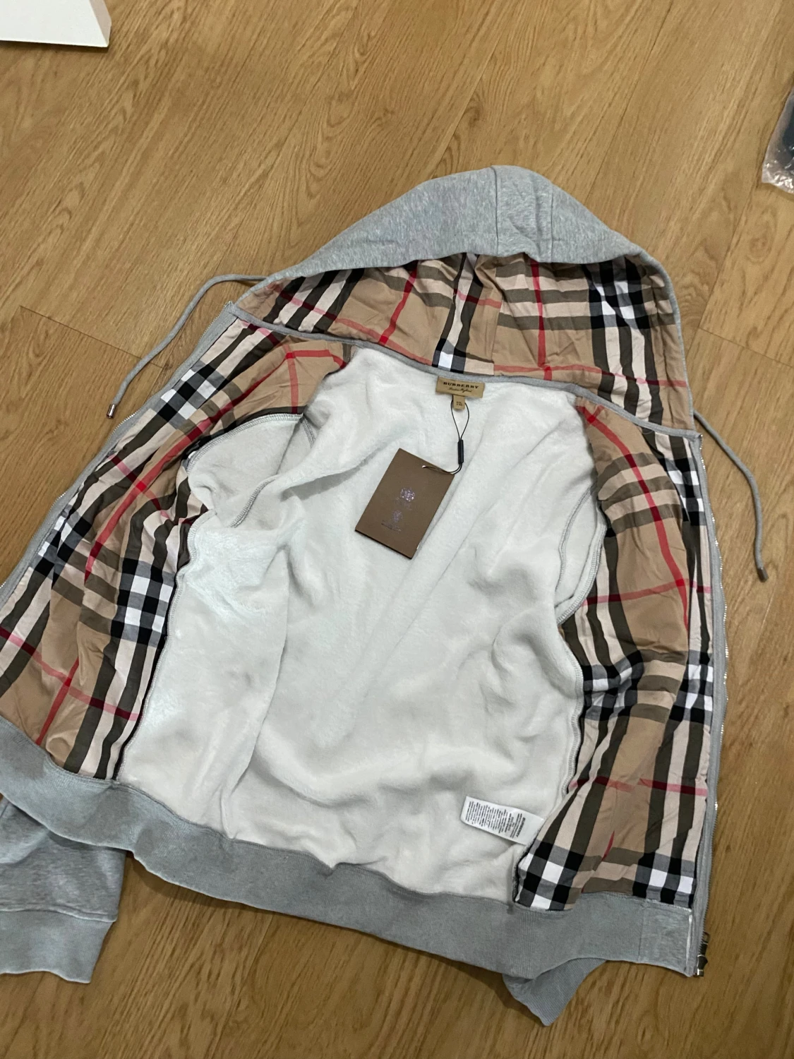 Grå Burberry hoodie med dragkedja