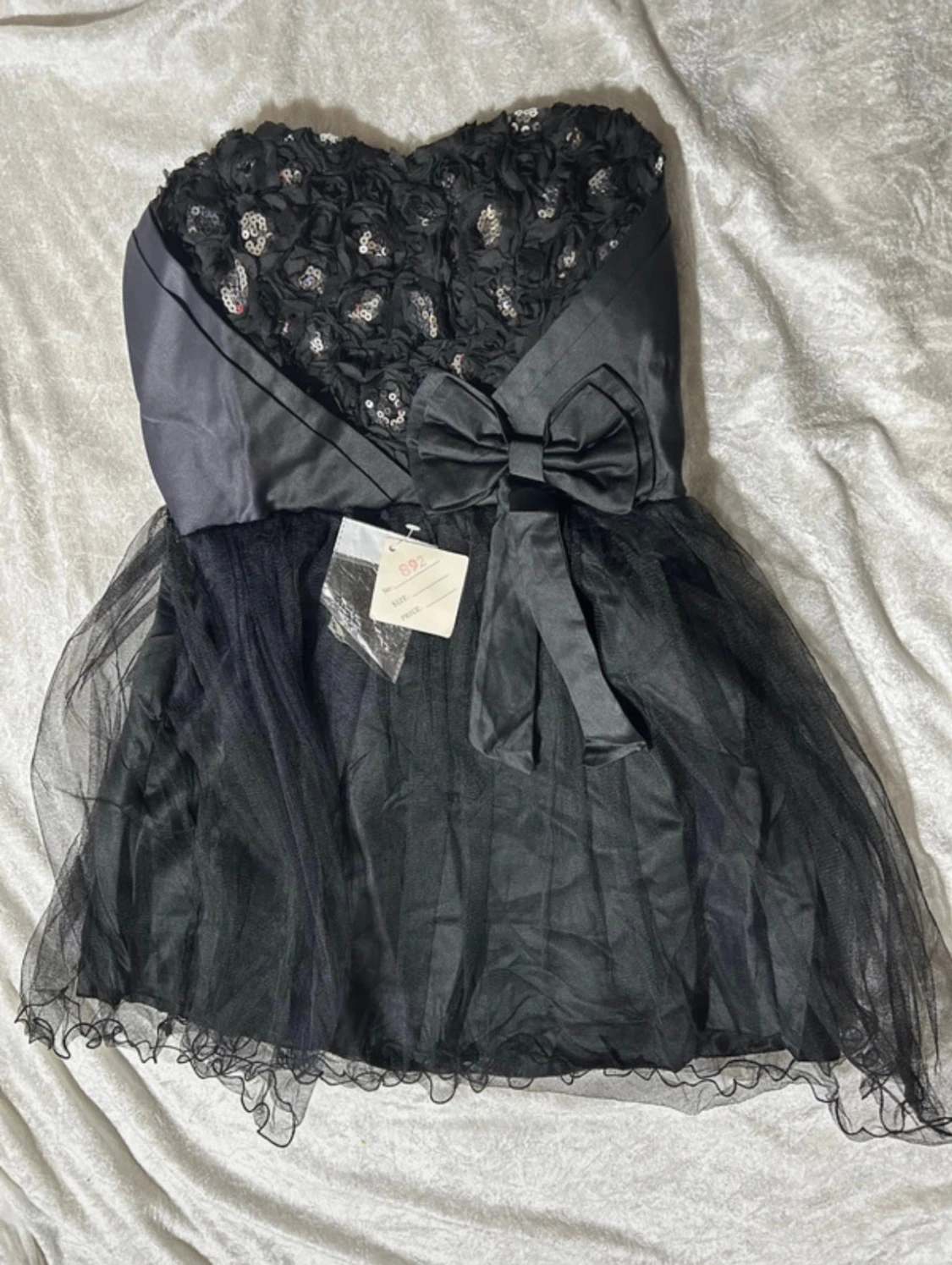 Svart kort festklänning 