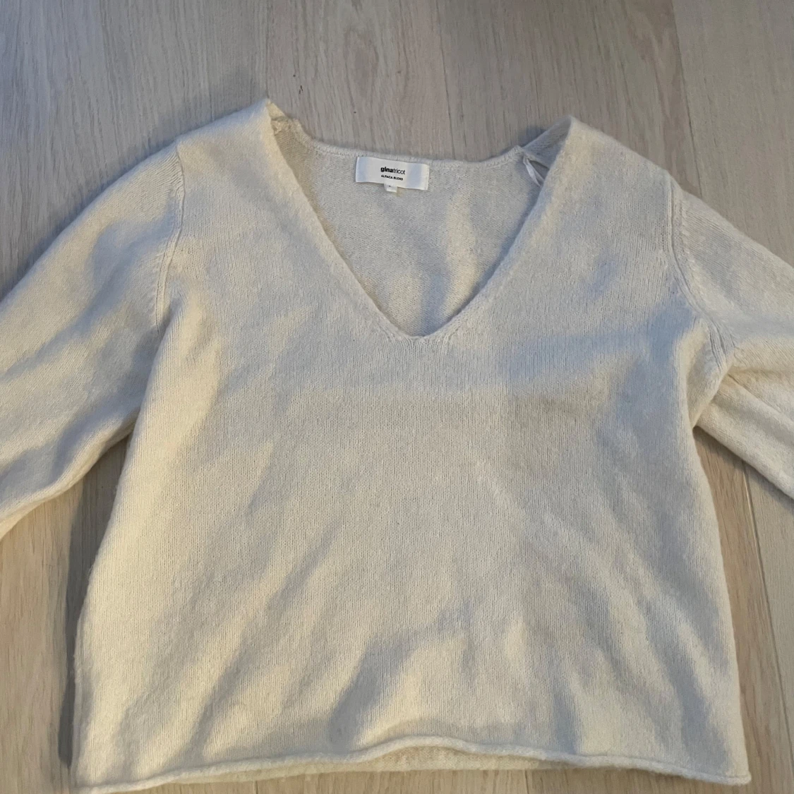 Ljusbeige stickad tröja Gina Tricot - 1