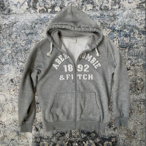 Abercrombie & Fitch hoodie - Fett fet Abercrombie & Fitch hoodie i najs skick o skön passform 🔥 Skriv vid fråga 👍 