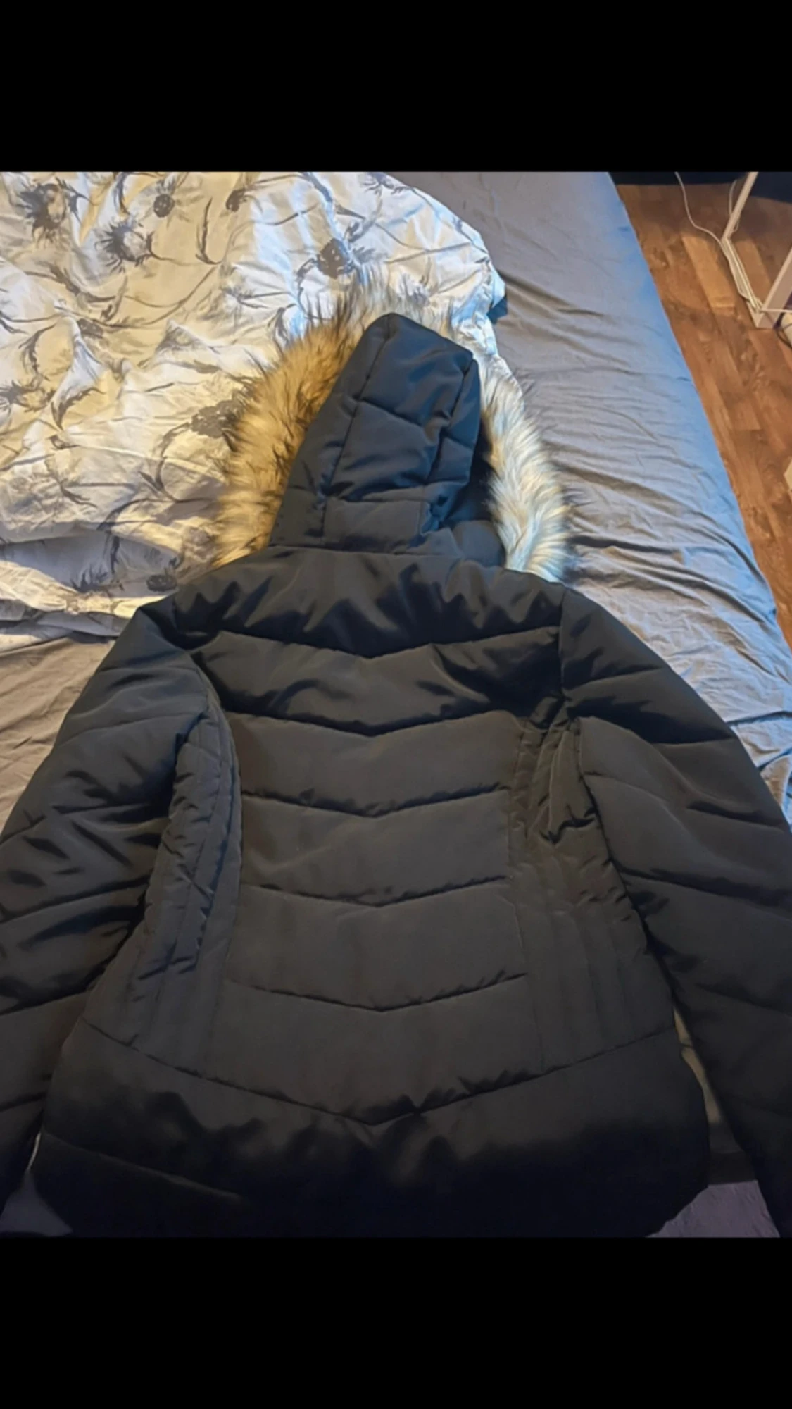 Svart vinterjacka med fuskpäls Happy Holly