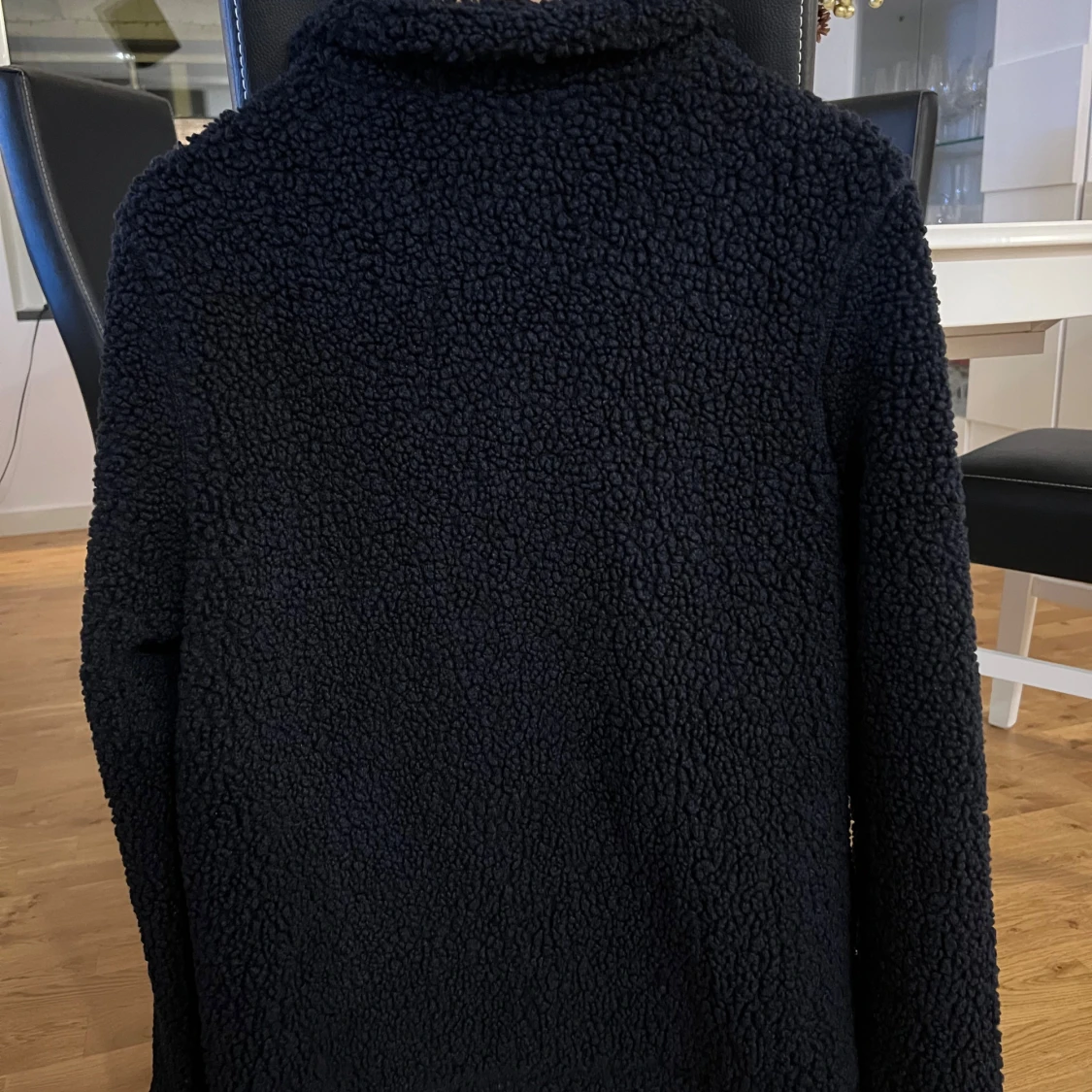 Svart teddyjacka från H&M - 1