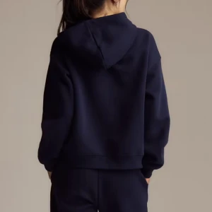 Mörkblå hoodie gina - (Min bild, bild 3) mörkblå hoodie från Gina, använd fåtal gånger mycket fint skick, ej urtvättad osv😊