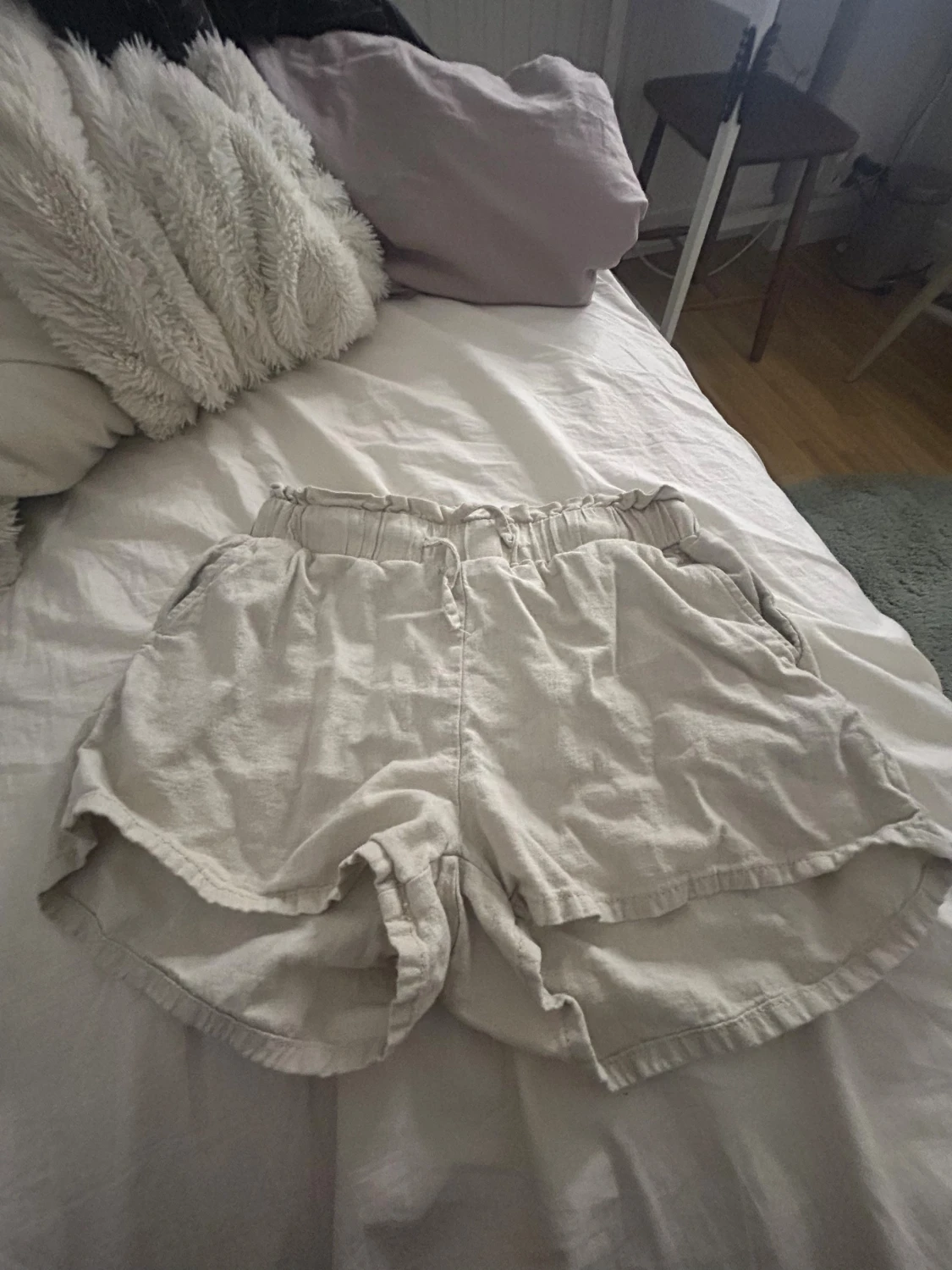 Beige linneshorts från Lindex med snörning - 3