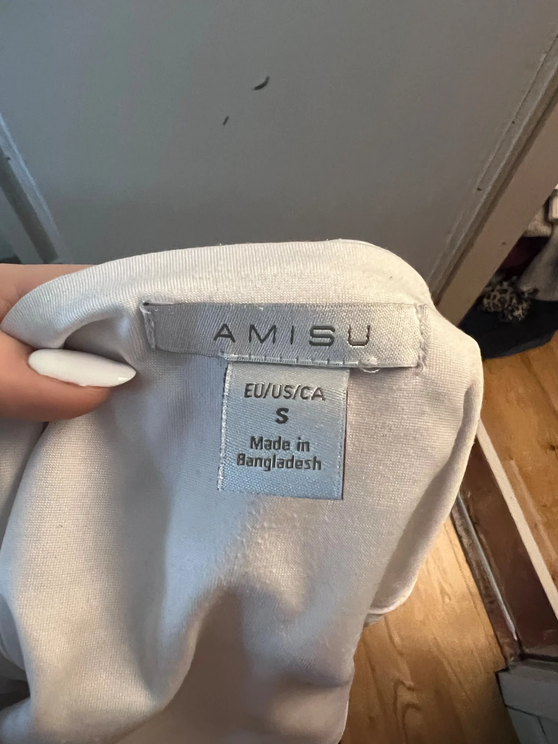 Vit croppad linnetopp från Amisu - 1