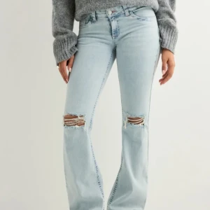 Nelly ljusblå bootcut jeans med broderi - Helt nya, aldrig använda med prislapp kvar💕💕