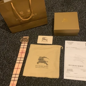 Burberry bälte - Reversible burberry bälte, bra skick 