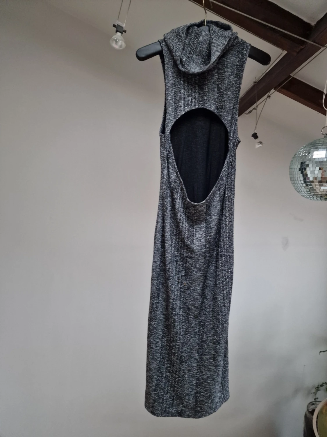 Grey knitted dress with cut out - 4