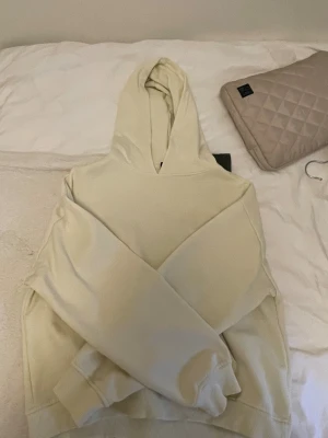 Gul hoodie från lager - Gul hoodie från lager 157, använd 1 gång.